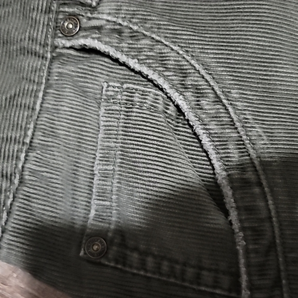 Like new Tommy Hilfiger denim men's 34 corduroy pants with vintage look frayed - Picture 11 of 16